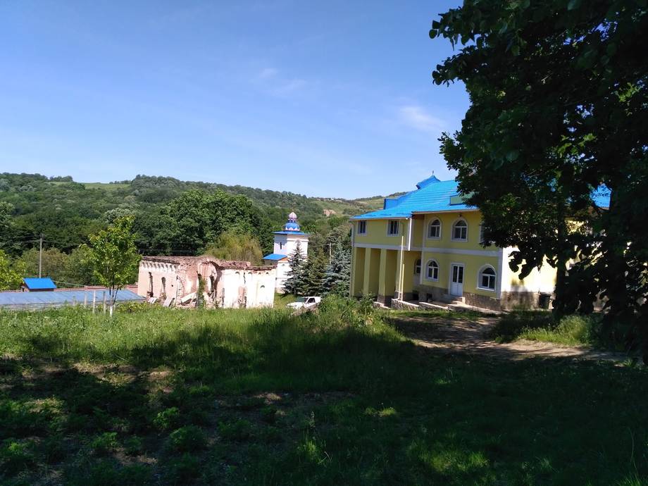 Mănăstirea Veverița - Mănăstiri active în Veverița (foto 4)