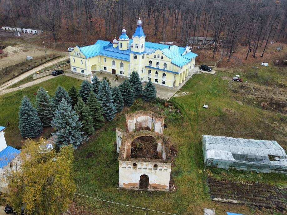 Mănăstirea Veverița - Mănăstiri active în Veverița (foto 6)