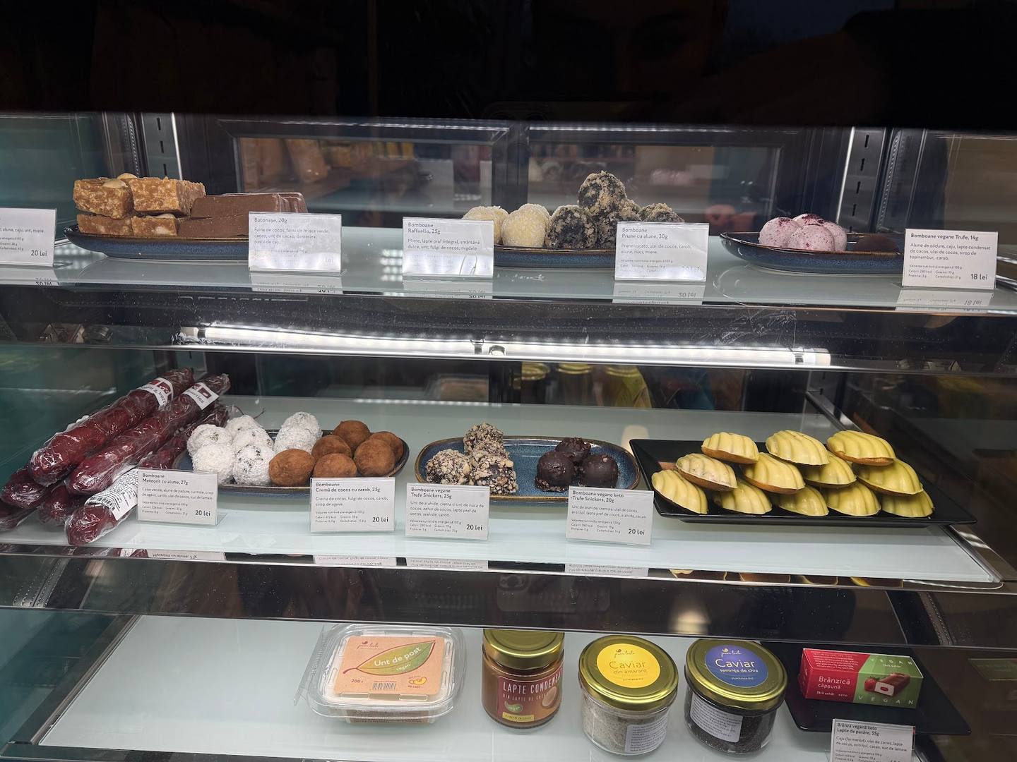 Pastry and confectionery display case with labeled items