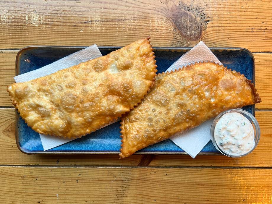 Golden-fried fish fillets with tartar sauce on blue-rimmed plate