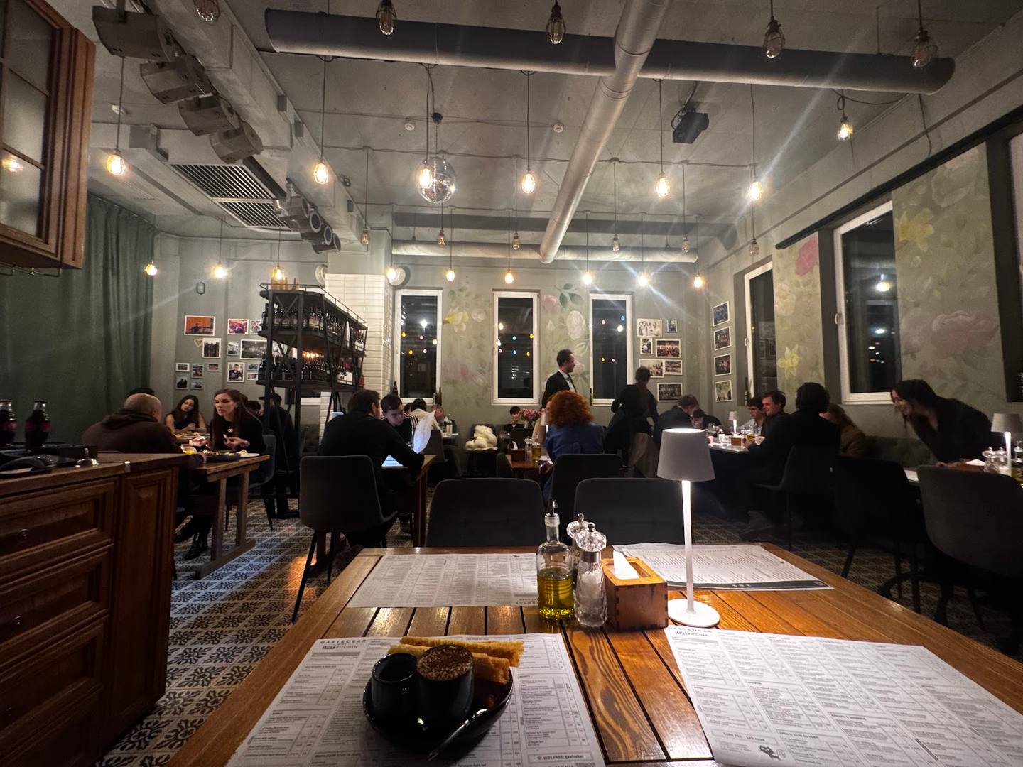 Gastrobar - Modern / Gastrobar în Centru (foto 1)