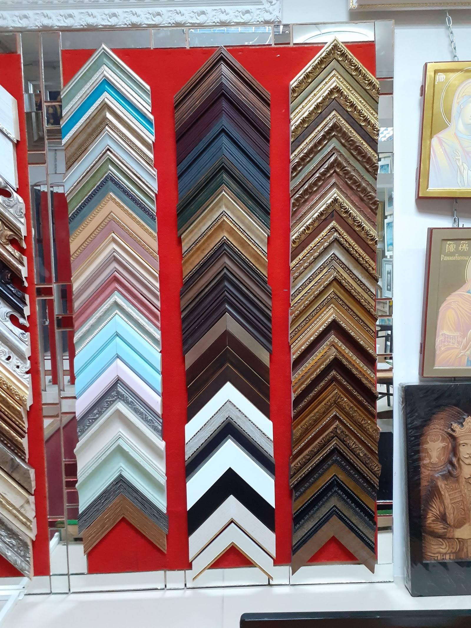 Display of framed molding samples in various finishes and colors