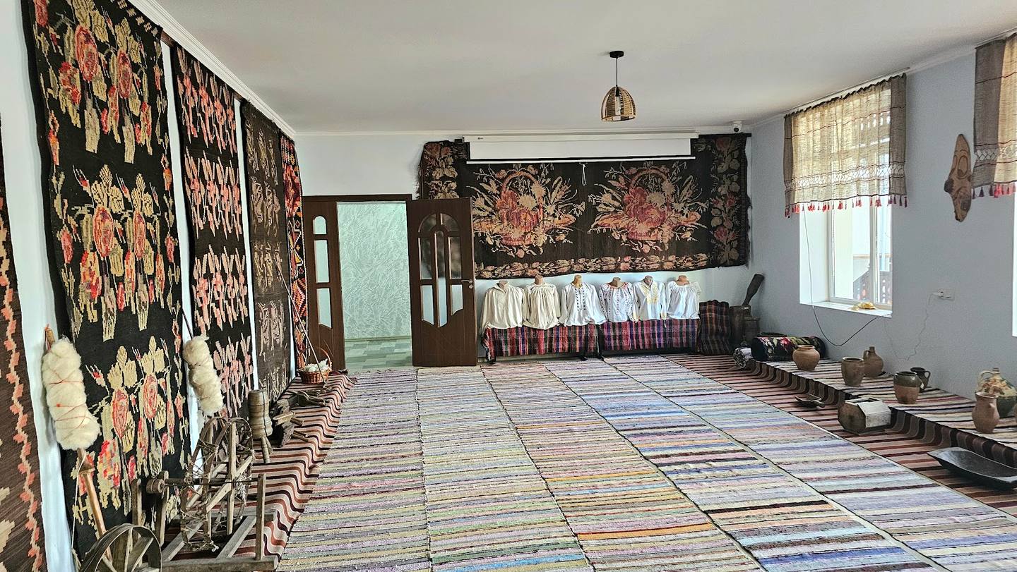 Craft Complex "Arta Rustică" - Țesut tradițional în Clișova Nouă (foto 1)