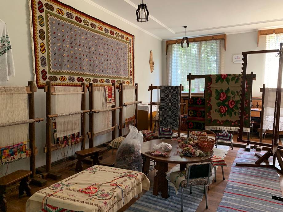 Craft Complex "Arta Rustică" - Țesut tradițional în Clișova Nouă (foto 4)