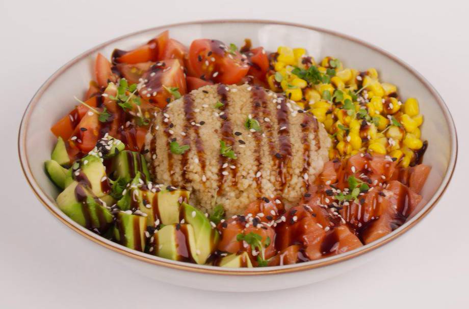 Grilled meat platter with seasonal vegetables and corn