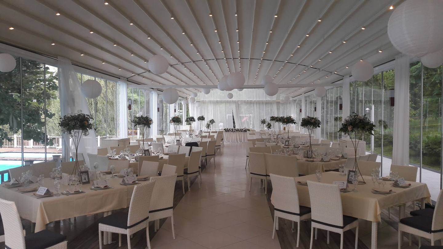 Bright modern banquet hall with elegant table settings and natural light from windows