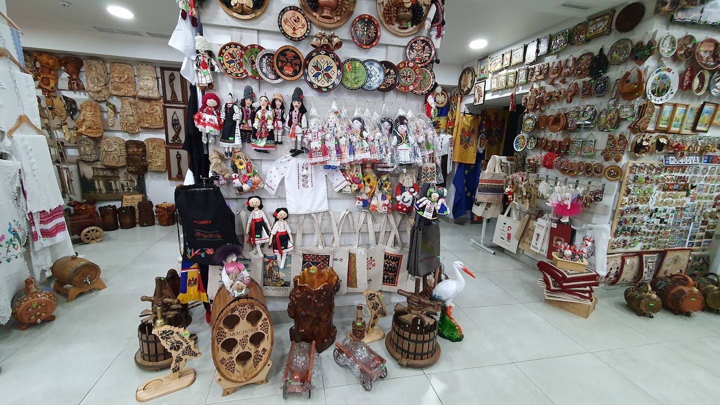 Souvenirs Folk & Art - Magazin produse locale în Centru (foto 1)