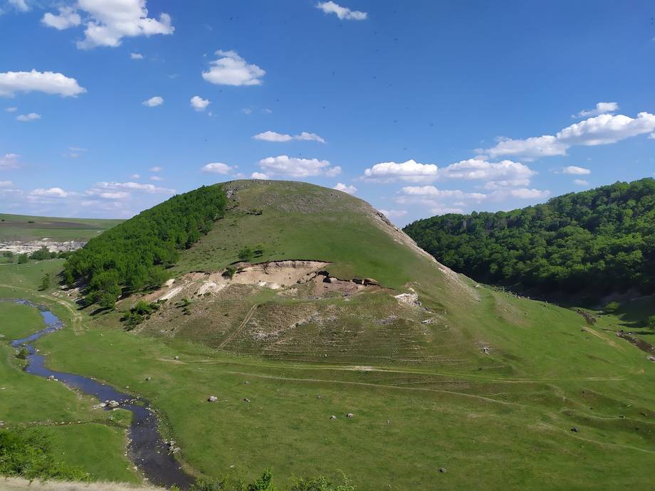 Rezervația Peisagistică „La Castel" - Rezervație naturală în Cobani (foto 2)