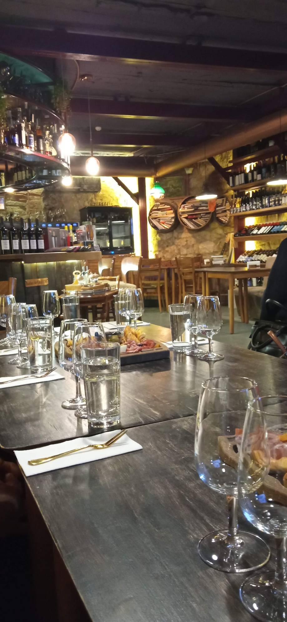 Pianyi Ugol - Wine bar in Centru (photo 4)