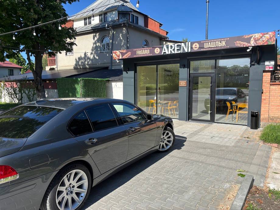 Arena Hairlab storefront exterior with modern glass entrance and signage