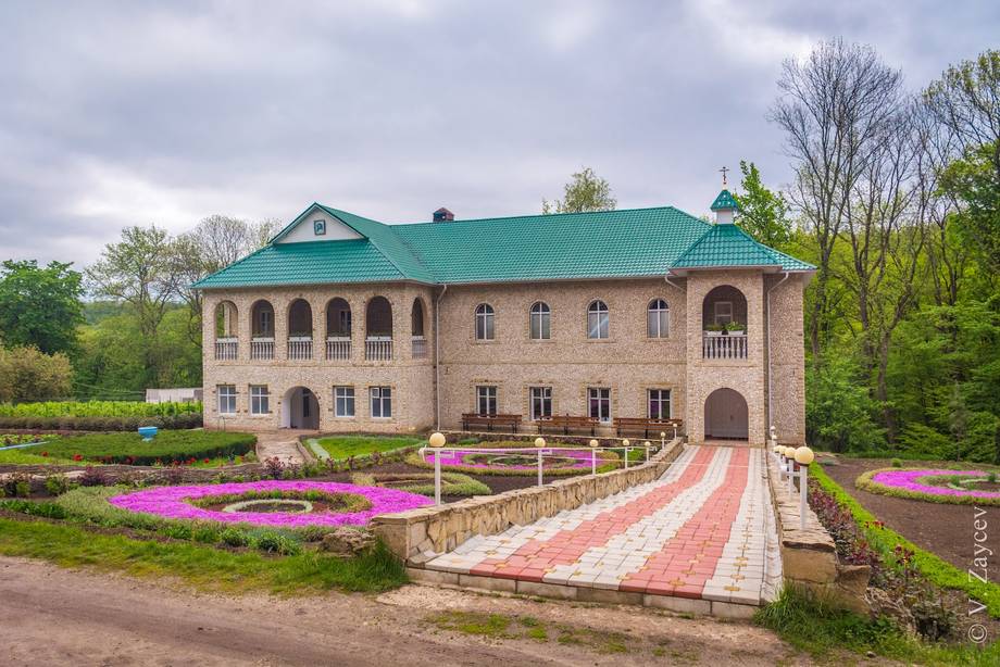 Mănăstirea Sfânta Treime - Rudi - Cave monasteries in Rudi (photo 6)