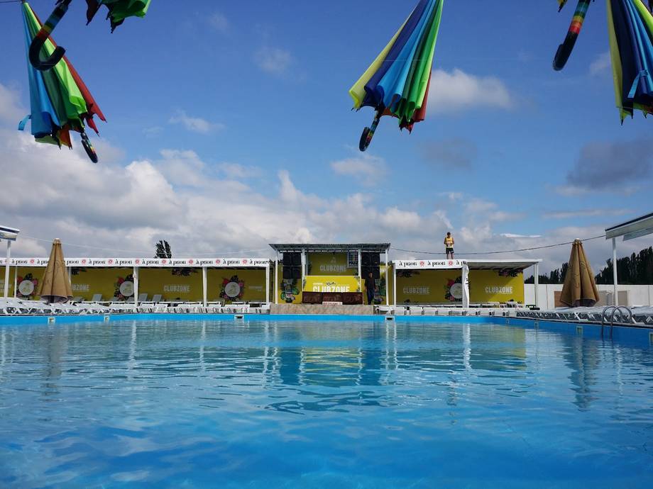 Waterpark pool with diving boards and bright blue water under clear skies
