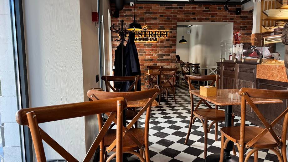 The Old Street · Panini Bar - Italian in Centru (photo 3)