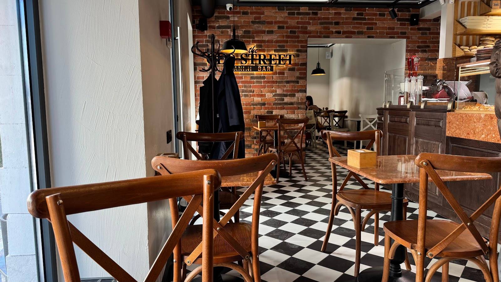 The Old Street · Panini Bar - Italian in Centru (photo 3)