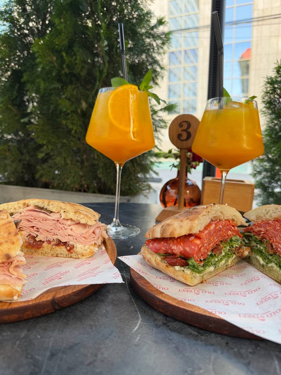 The Old Street · Panini Bar - Italian in Centru (photo 4)