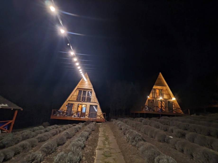 Pensiunea „La Iepurași" - Pensiune rurală în Mărculești (foto 4)