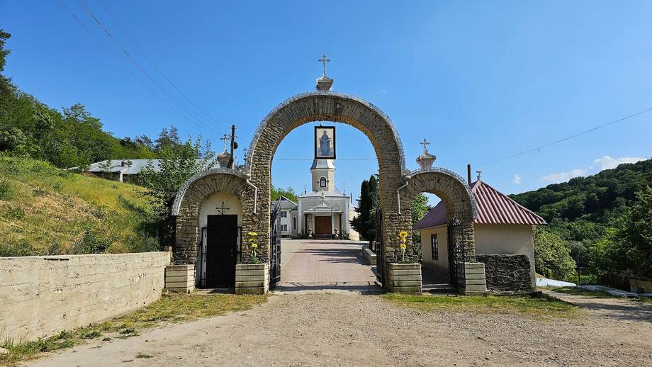 Mănăstirea Cosăuți - Active monasteries in null (photo 3)