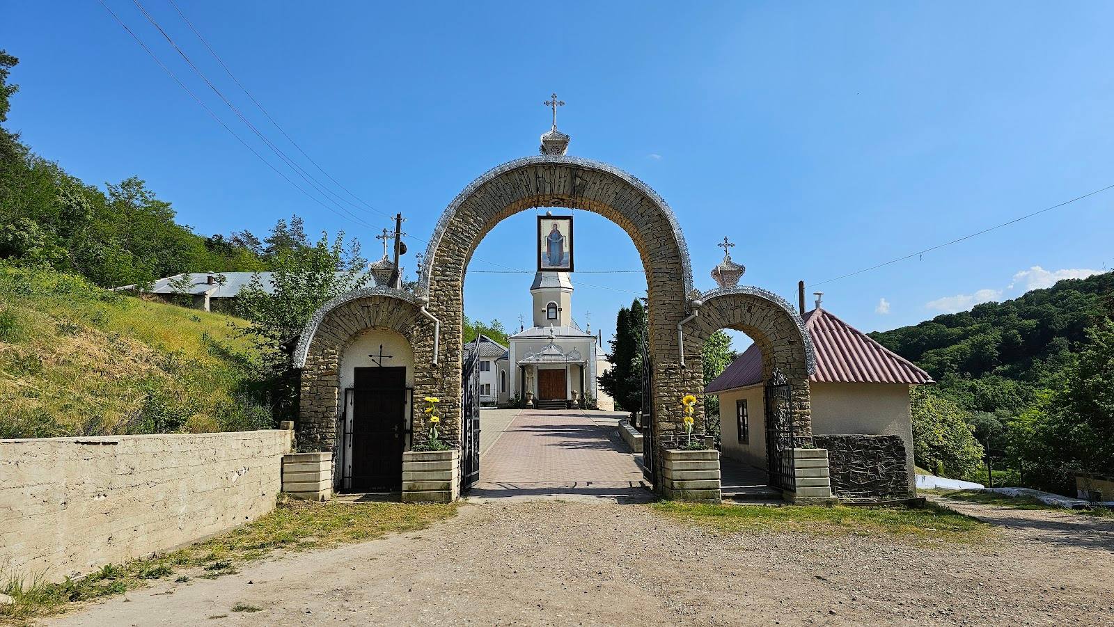 Mănăstirea Cosăuți - Active monasteries in Soroca (photo 3)