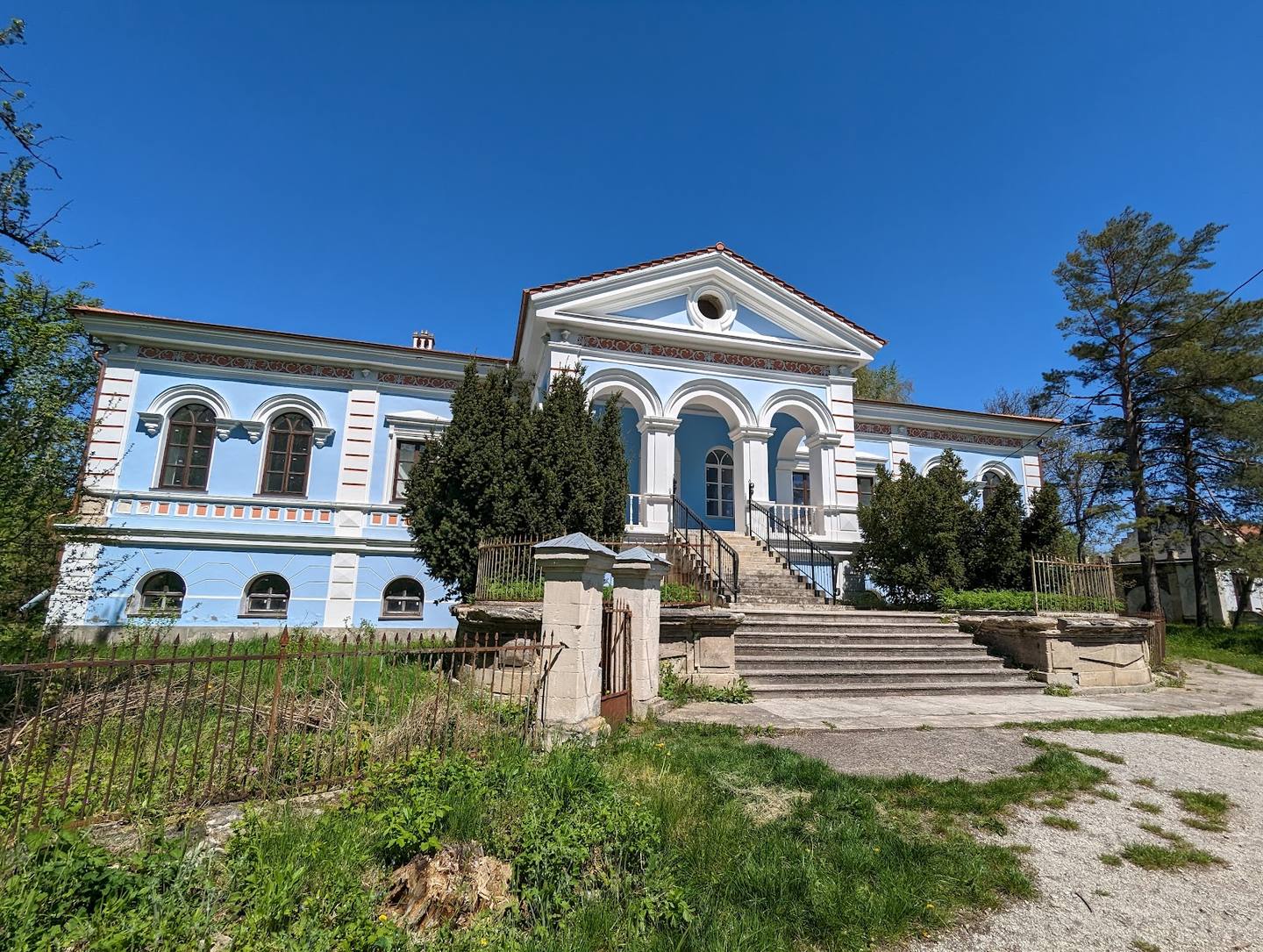 Muzeul-Conacul Balioz - History museum in Ivancea (photo 1)