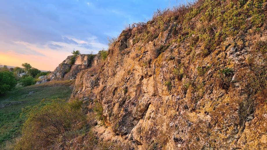 Grota Duruitoarea Veche - Sit arheologic în Duruitoarea (foto 8)