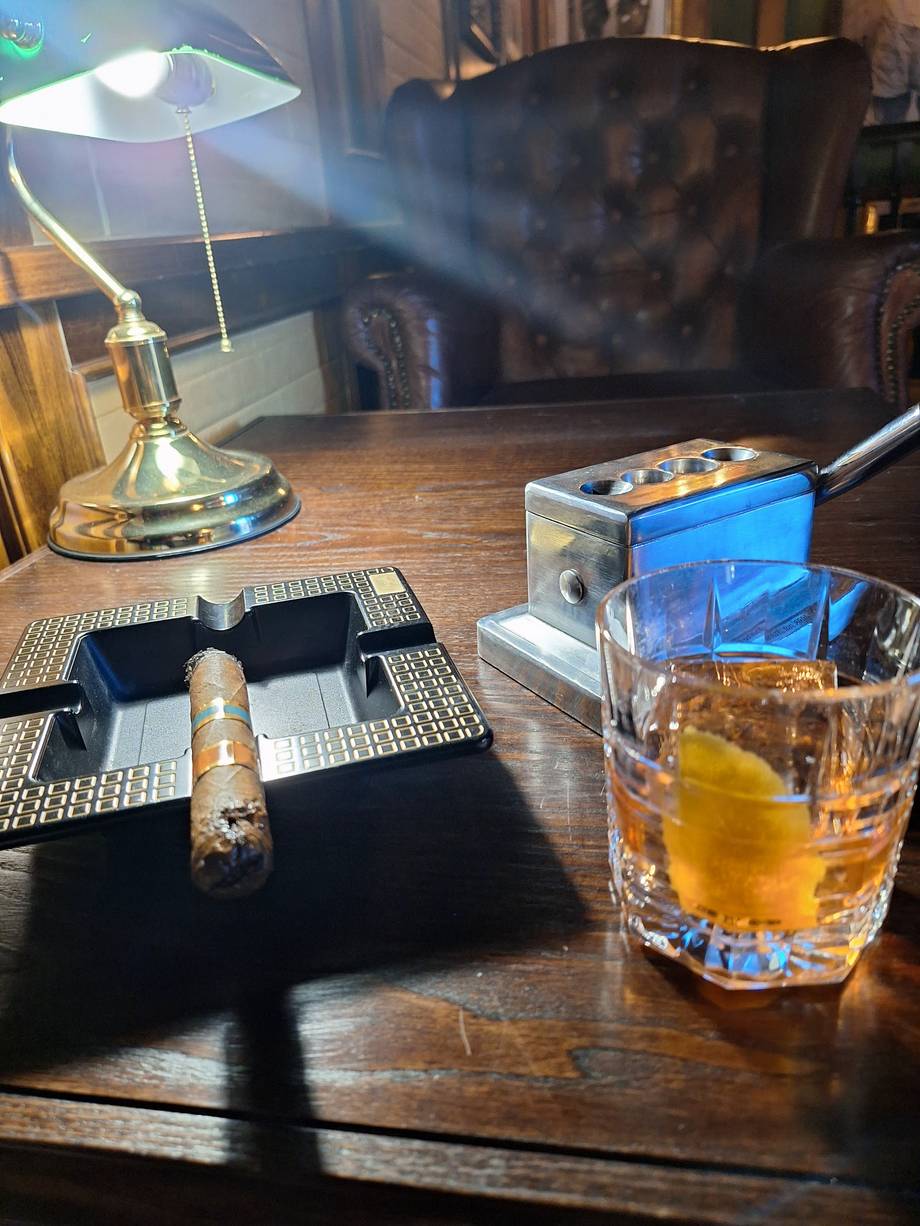 Churchill's Whisky Bar - Steakhouse in Centru (photo 5)
