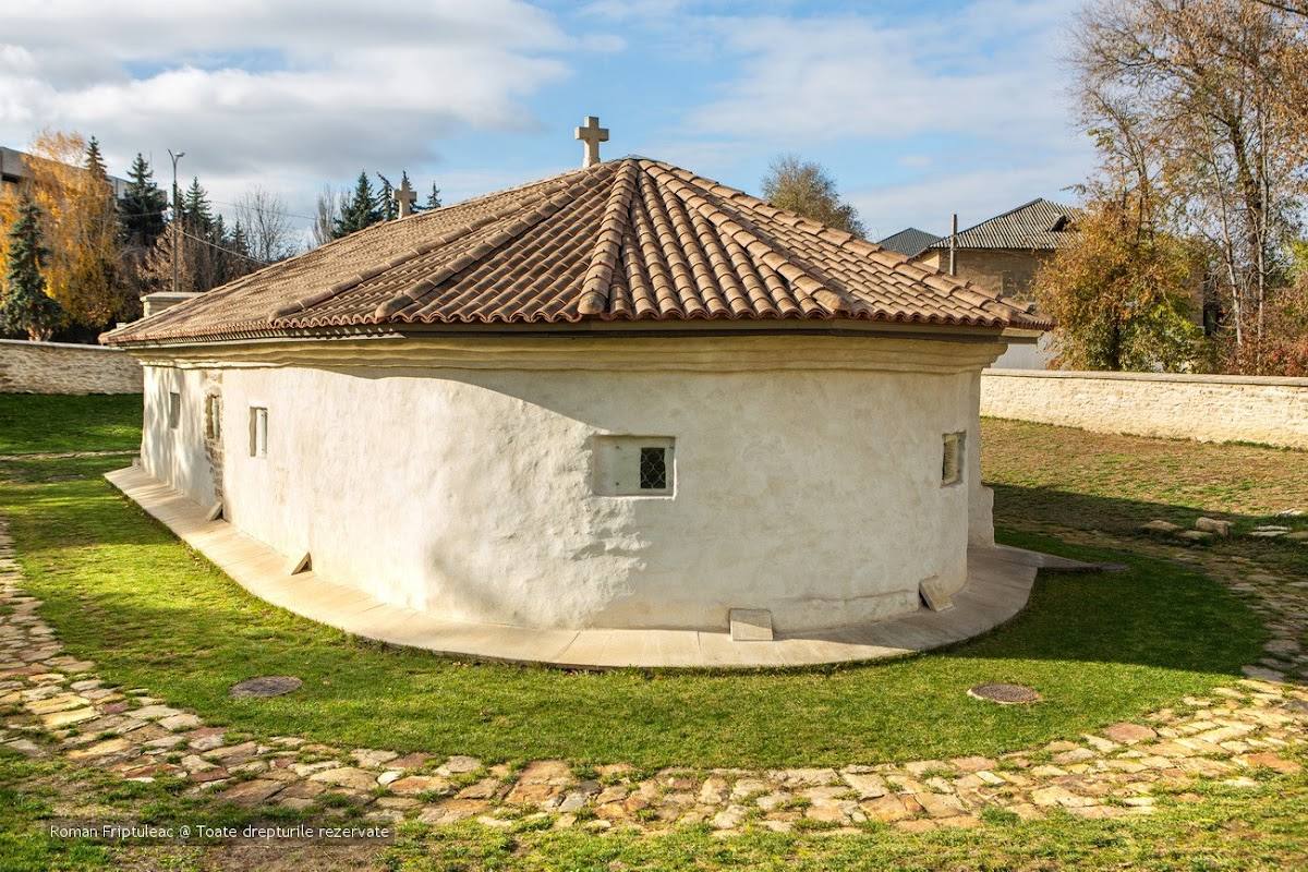 Biserica Adormirea Maicii Domnului (Căușeni) - Действующие монастыри, Căușeni (фото 1)