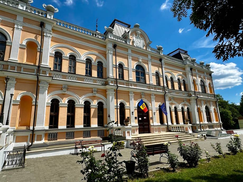 Manuc Bey Castle - History museum in Hîncești (photo 5)