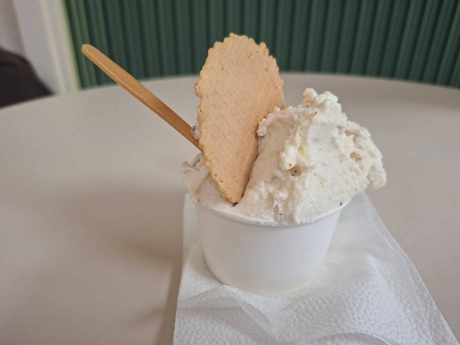 Vanilla ice cream with wafer cookie and napkin service
