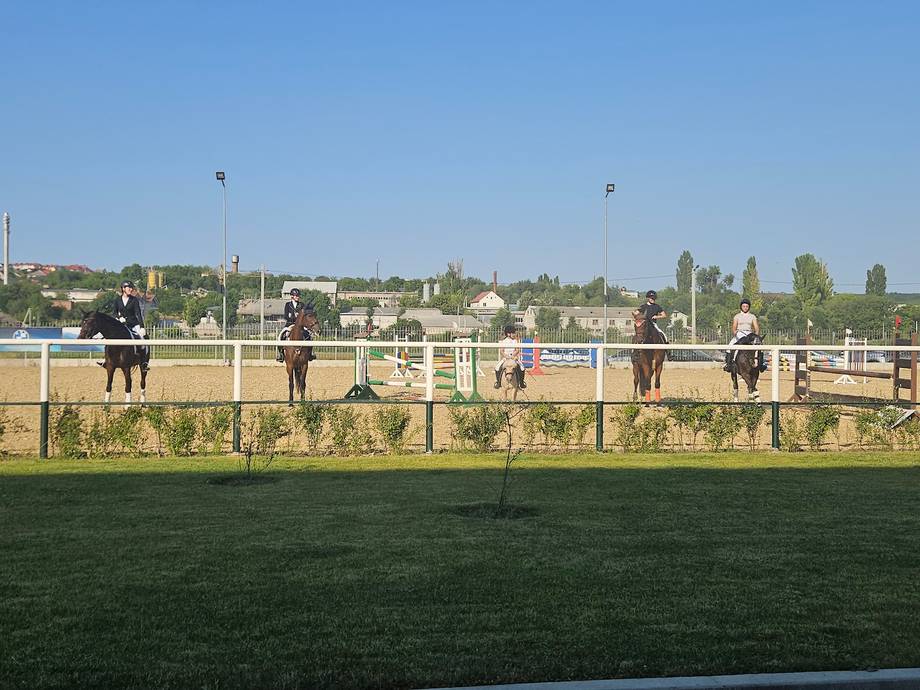 KAZAK Club · Complex de Hipism și Turism - Horse riding in Grătiești (photo 6)