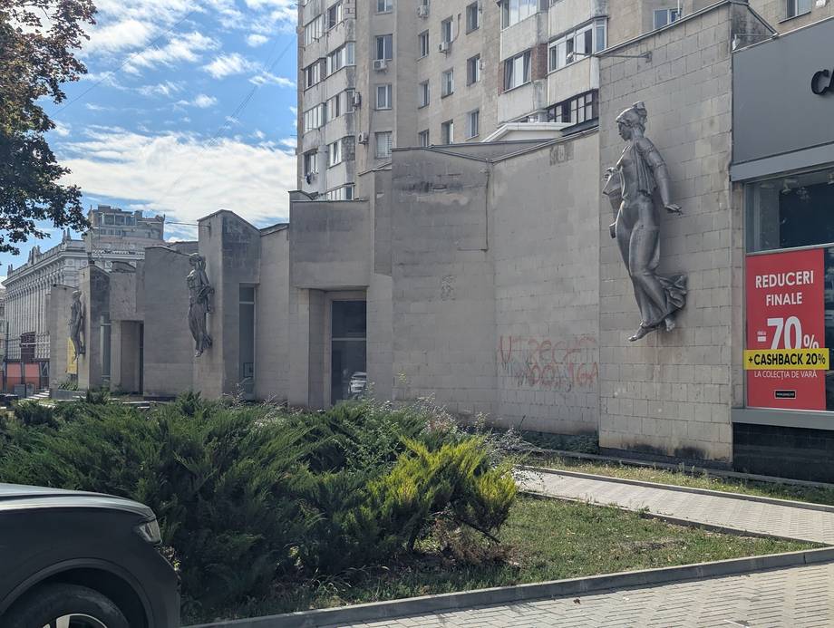 Centrul Expozițional „Constantin Brâncuși" - Art gallery in Centru (photo 6)