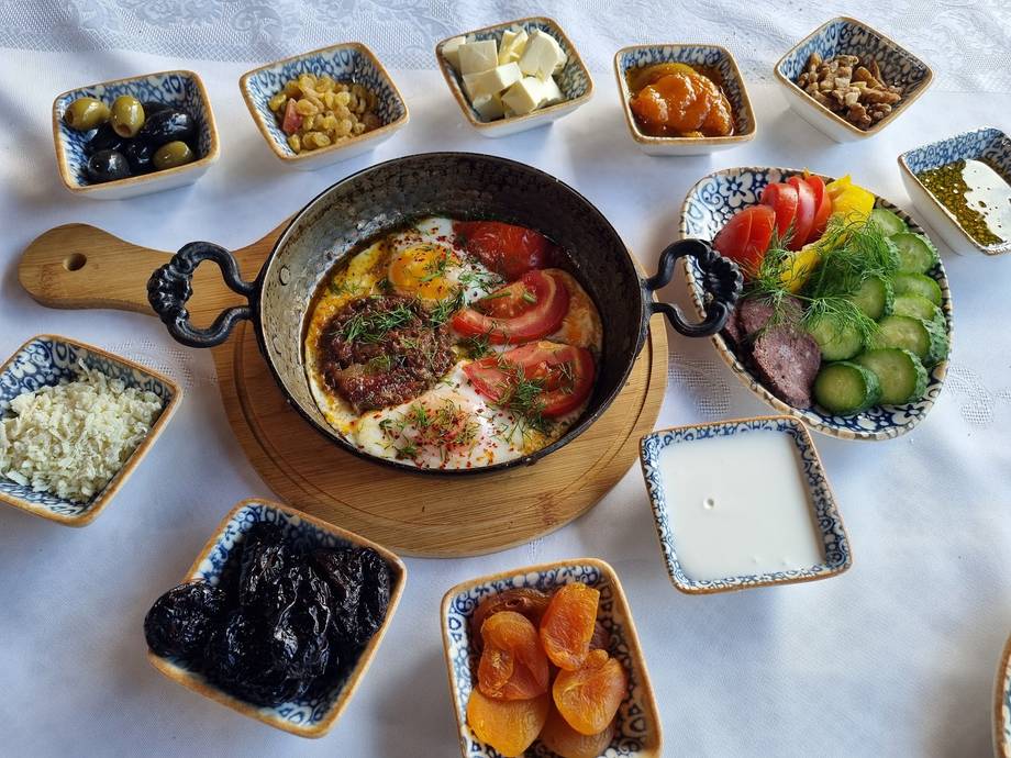 Gagauz Sofrasi - Moldovan cuisine in Congaz (photo 3)