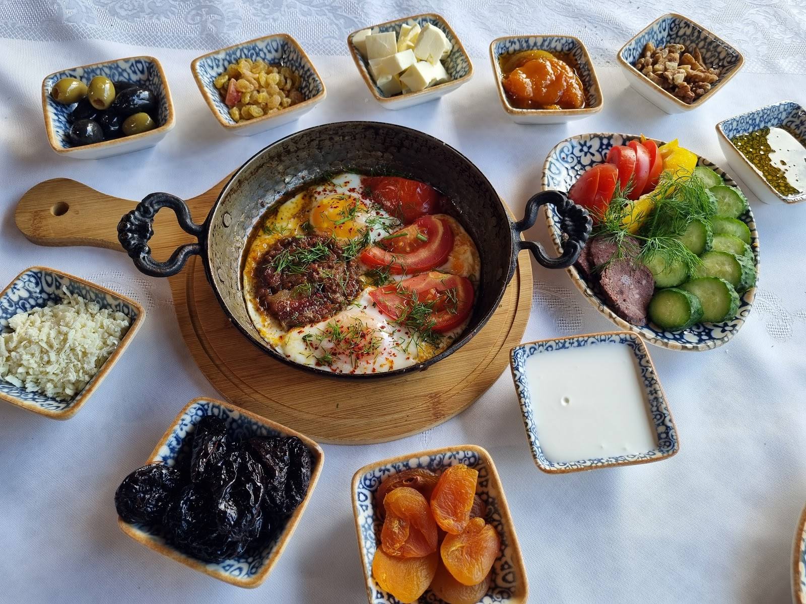 Gagauz Sofrasi - Moldovan cuisine in Congaz (photo 3)