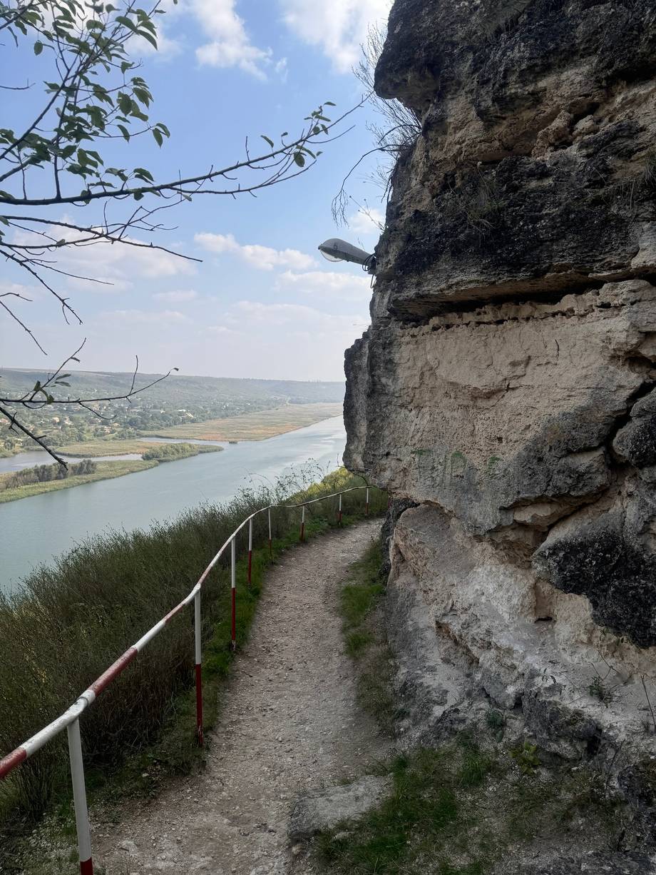 Mănăstirea Rupestră Țipova - Cave monasteries in Țipova (photo 5)