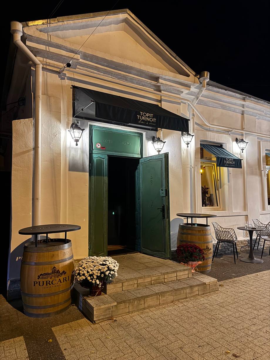 Topit Turnat Wine Bar - Wine bar în Centru (foto 6)