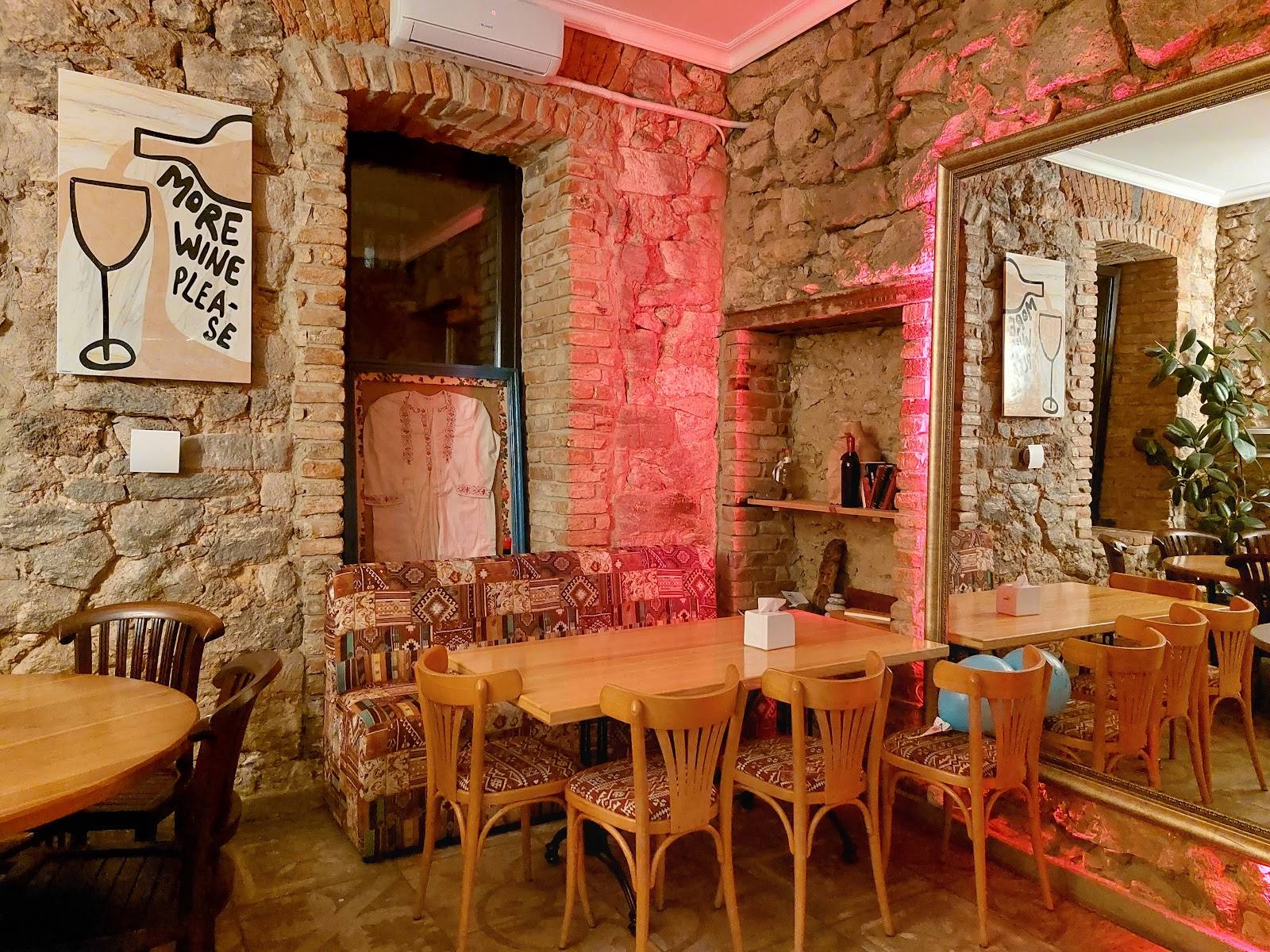 Plincuvin Wine Shop - Wine bar in Centru (photo 3)