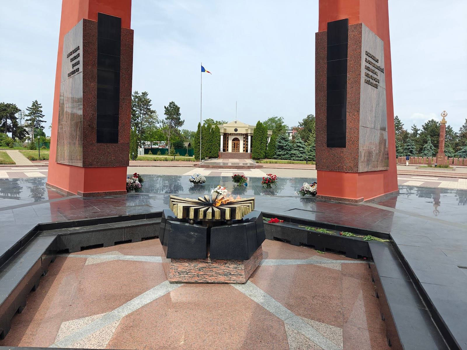 Complexul Memorial Eternitate - Monuments in Centru (photo 3)