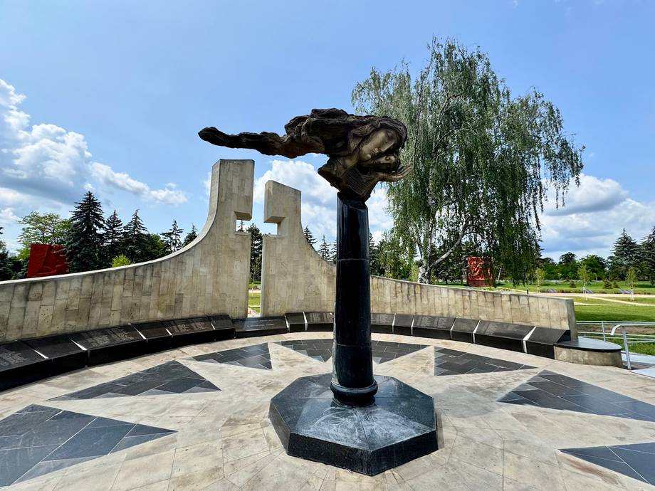 Complexul Memorial Eternitate - Monuments in Centru (photo 6)