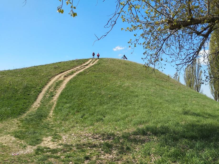 Suta de Movile - Scenic viewpoint in Rîșcani (photo 5)