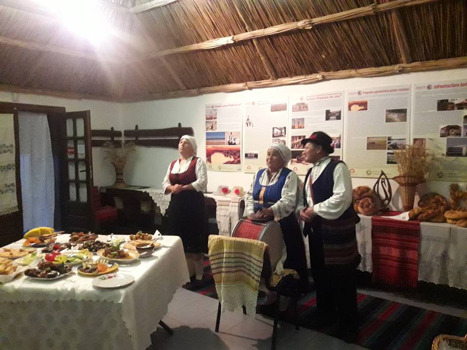 Bucovina · Cramă & Mezeluri Văleni - Wine shop in Văleni (photo 6)