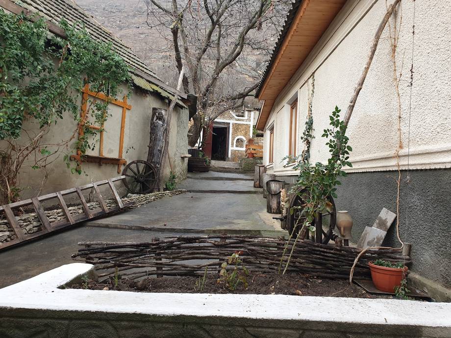 Casa de sub Stâncă - Rural guesthouse in Trebujeni (photo 6)