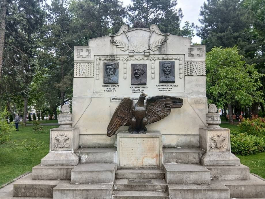 Catedrala Mitropolitană · Nașterea Domnului - Mănăstiri active în Centru (foto 4)