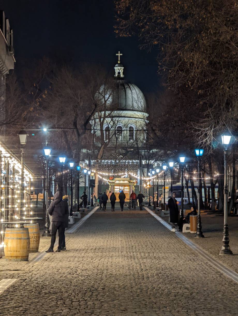 Catedrala Mitropolitană · Nașterea Domnului - Mănăstiri active în Centru (foto 6)