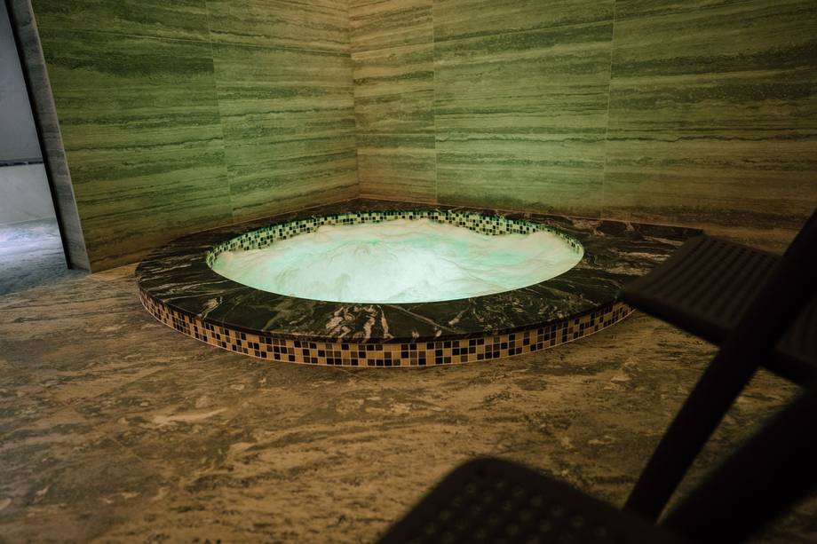 Bath House · Băile din Grădina Botanică - Thermal baths in Botanica (photo 4)