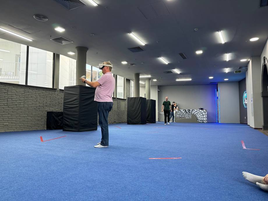 Frontline VR - VR arcade in Centru (photo 4)