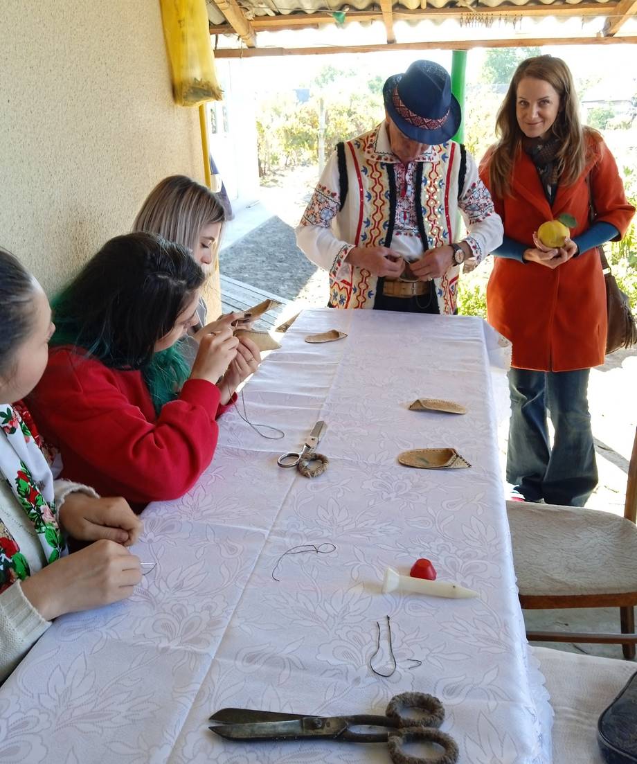 Atelier de Pielărie Gheorghe Burcă - Crafts workshop in Manta (photo 6)
