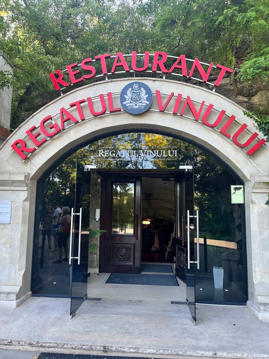 Restaurantul Regatul Vinului · Cricova - Moldovan cuisine in Chișinău (photo 4)