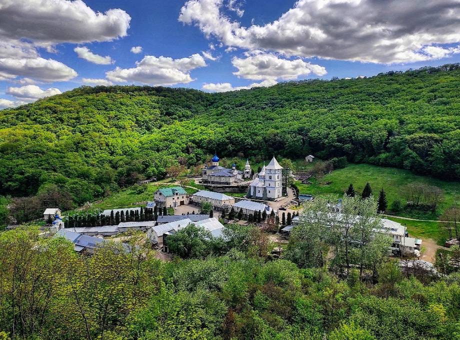 Călărășeuca Monastery - Active monasteries in Ocnița (photo 4)