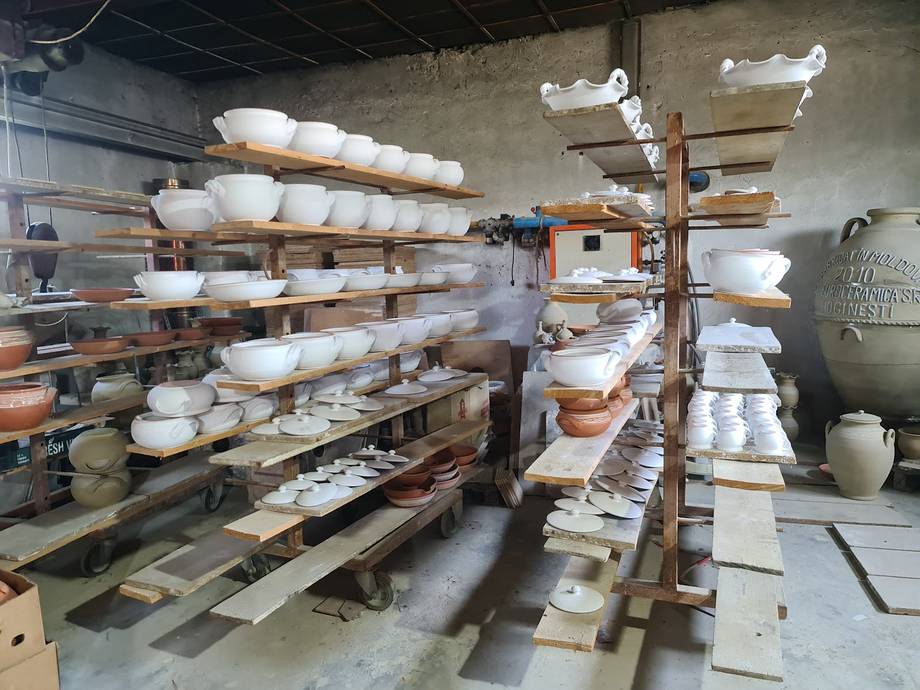 Casa Olarului "Vasile Gonciari" - Pottery in Hogineşti (photo 4)