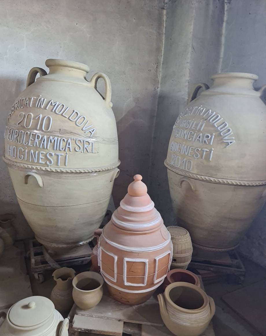 Casa Olarului "Vasile Gonciari" - Pottery in Hogineşti (photo 5)