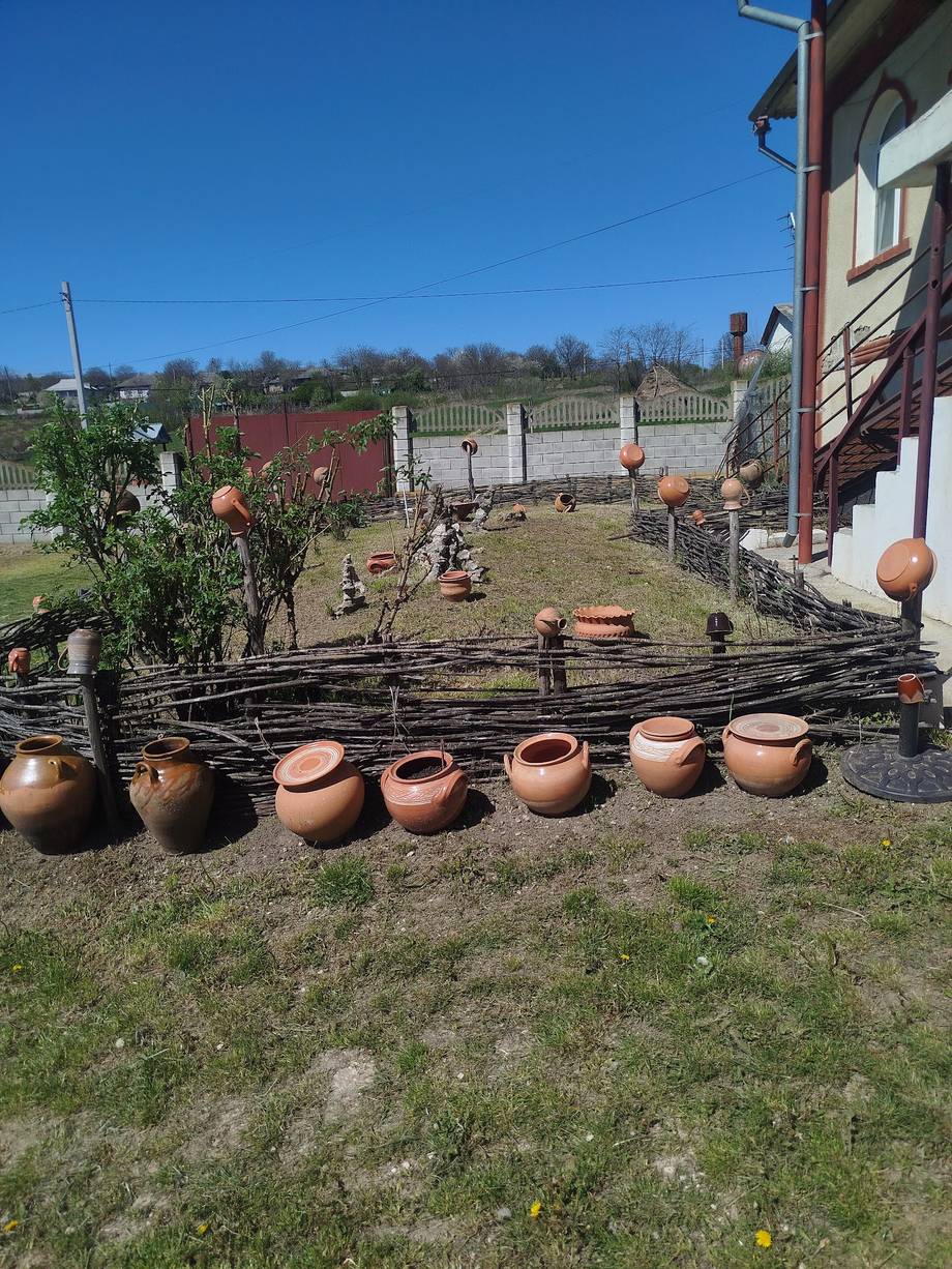 Casa Olarului "Vasile Gonciari" - Pottery in Hogineşti (photo 6)